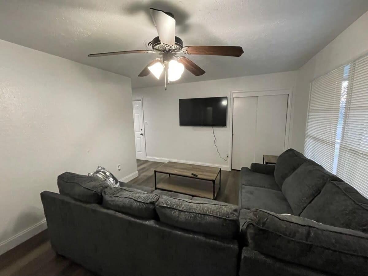Cozy 3-Bedroom, 1-Bath Home Close To Fort Sill Lawton Bagian luar foto