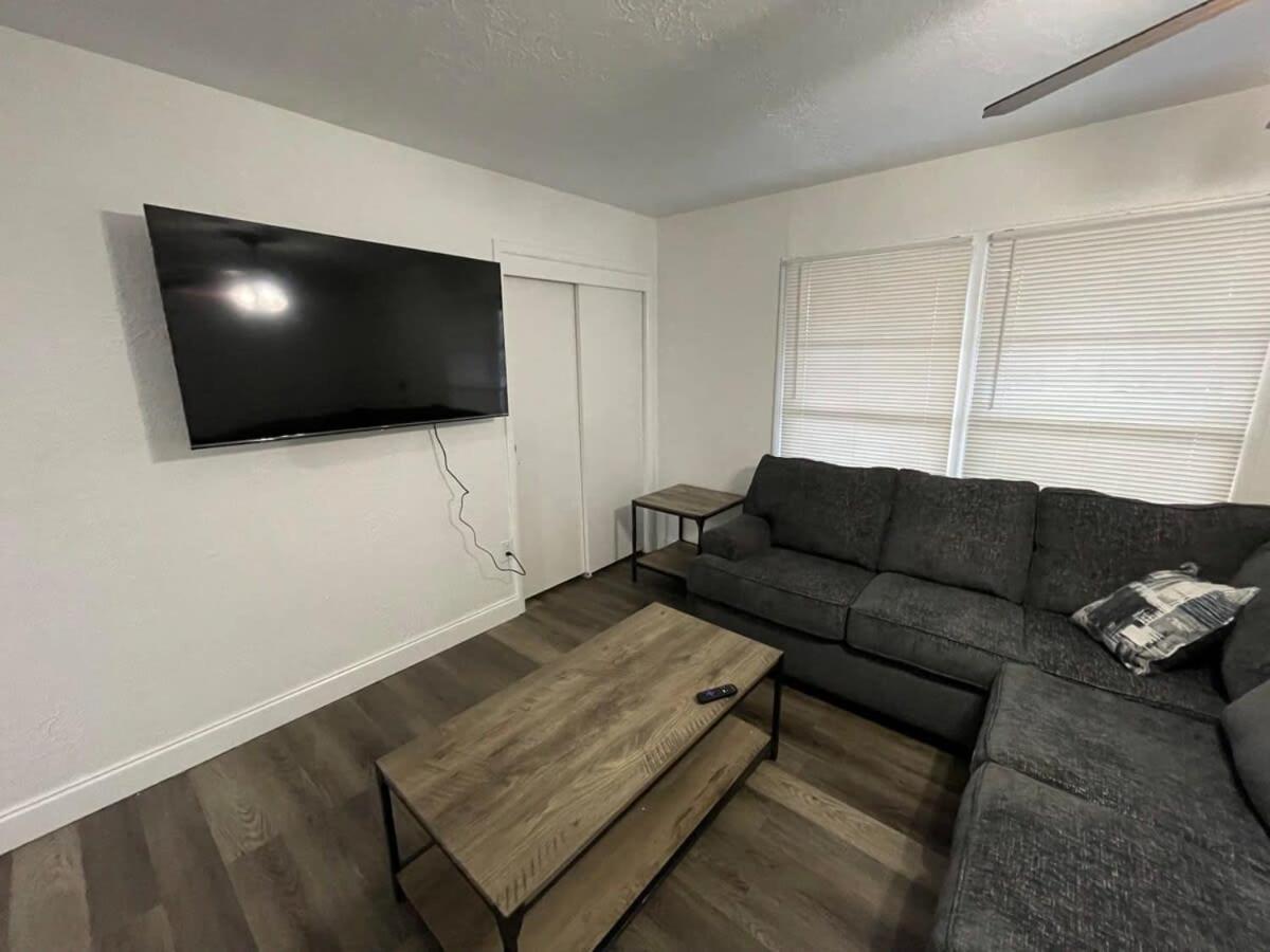 Cozy 3-Bedroom, 1-Bath Home Close To Fort Sill Lawton Bagian luar foto